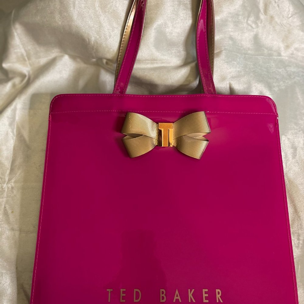 Hand Bags - Picture 15 of 16